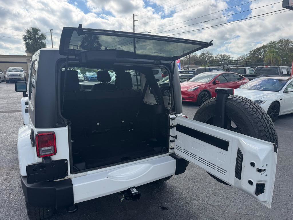 Used 2016 Jeep Wrangler Unlimited Sahara w/ Connectivity Group image 20