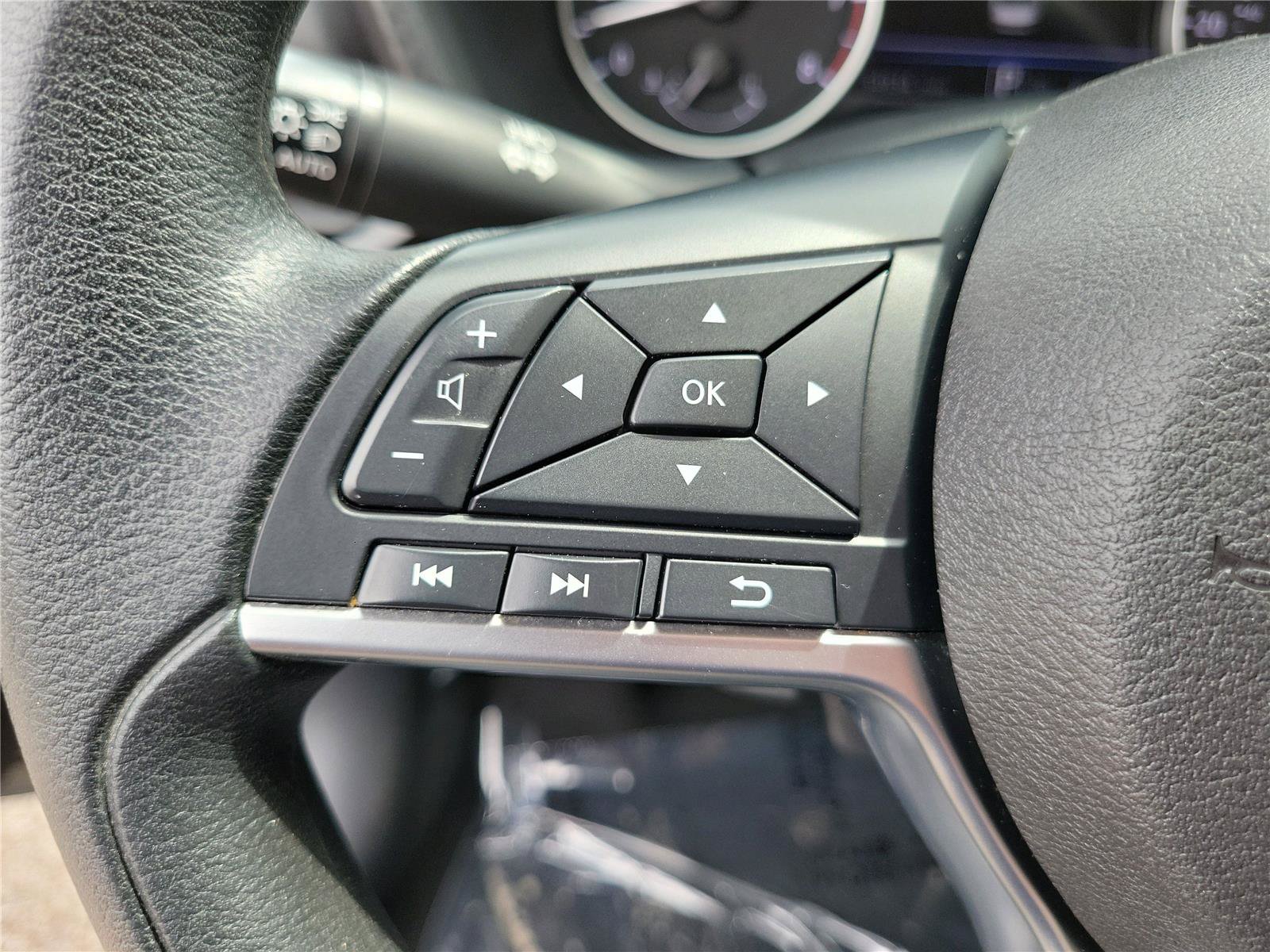 Used 2024 Nissan Sentra SV FWD image 21