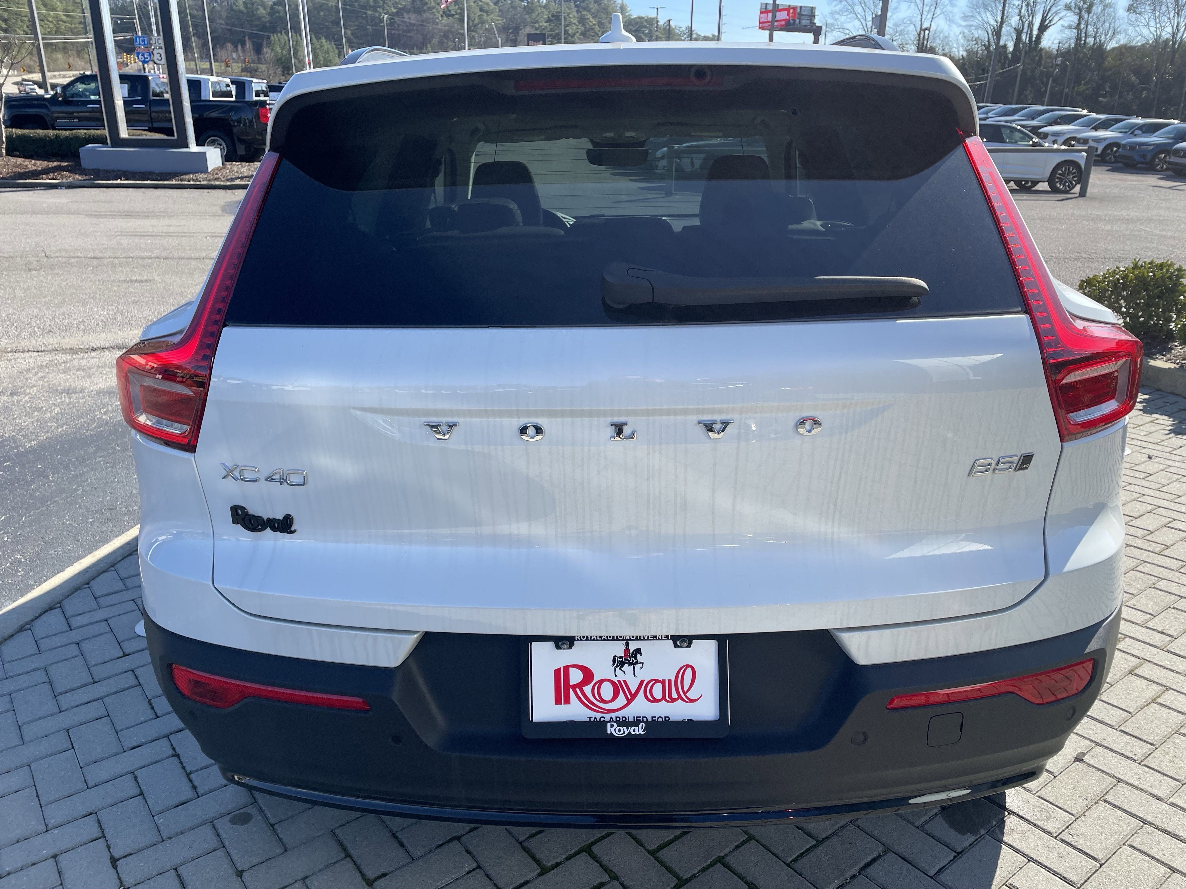 New 2026 Volvo XC40 B5 Ultra w/ Protection Package Premier image 5