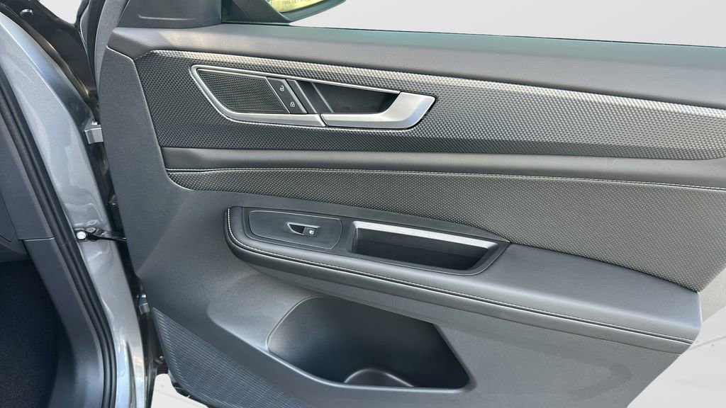 New 2026 Volkswagen Atlas Cross Sport SEL image 15