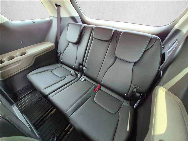 Used 2025 Kia Carnival EX FWD image 18