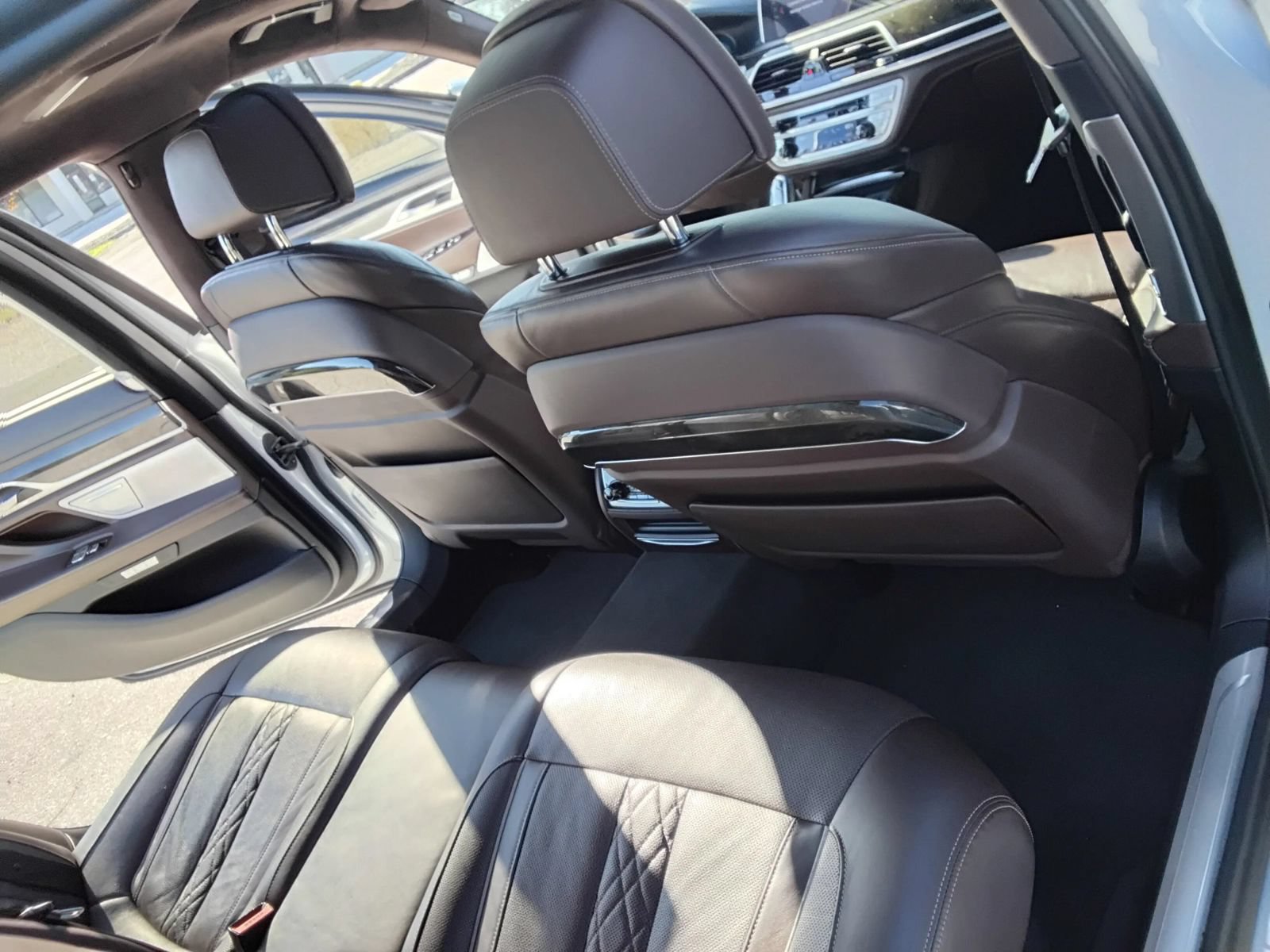 Used 2018 BMW M760i xDrive AWD/4WD image 15