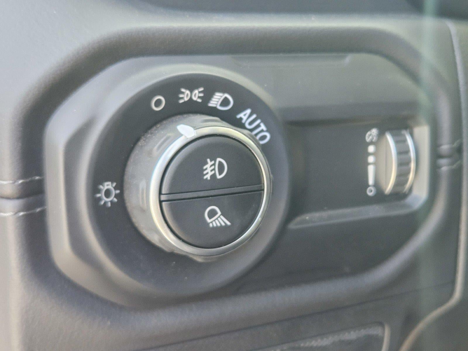 Used 2024 Jeep Gladiator Sport AWD/4WD image 14