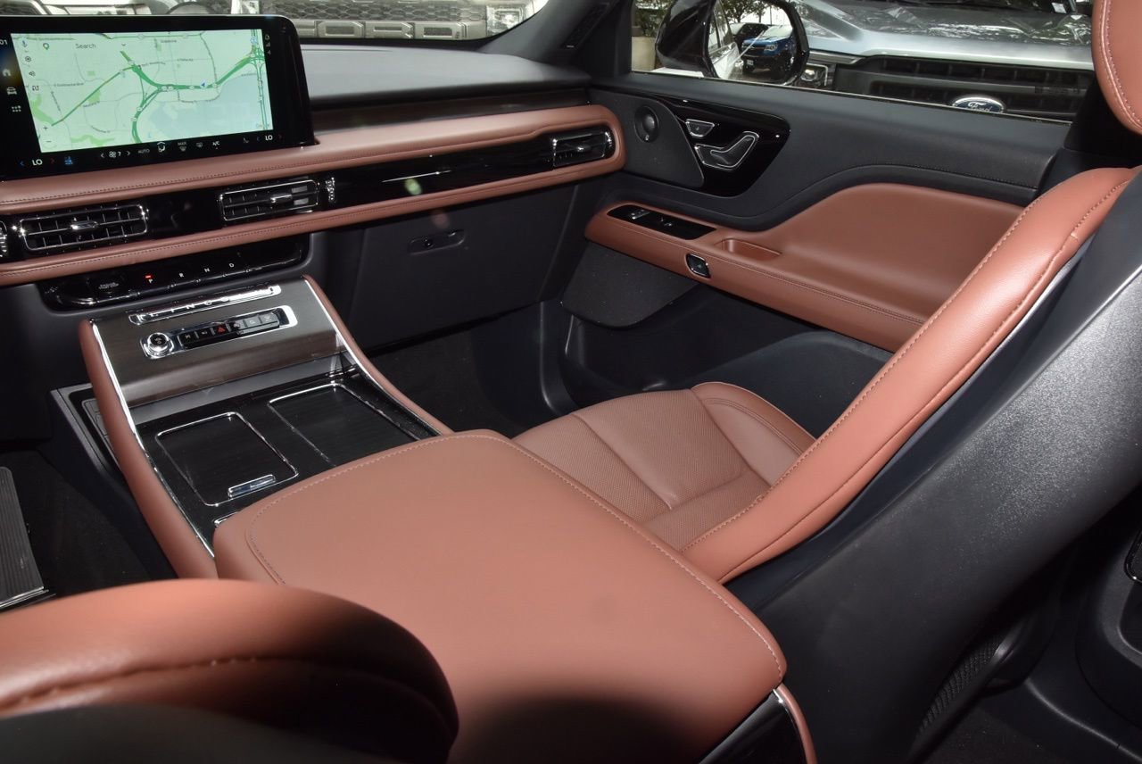 New 2026 Lincoln Aviator Reserve AWD/4WD image 18