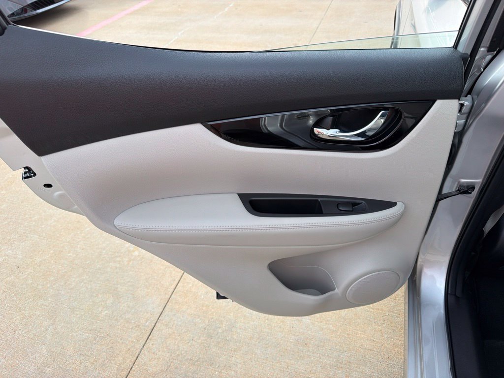 Used 2022 Nissan Rogue Sport SV w/ Technology Package AWD/4WD image 15