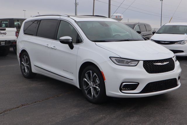 New 2026 Chrysler Pacifica Pinnacle image 2