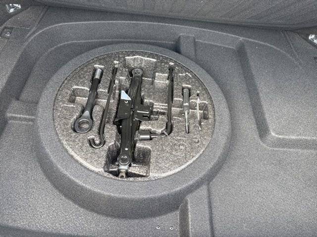 Used 2018 Genesis G90 3.3T Premium RWD image 19