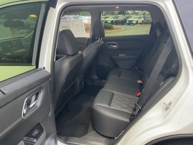 New 2026 Nissan Rogue Platinum w/ Platinum Premium Package AWD/4WD image 14