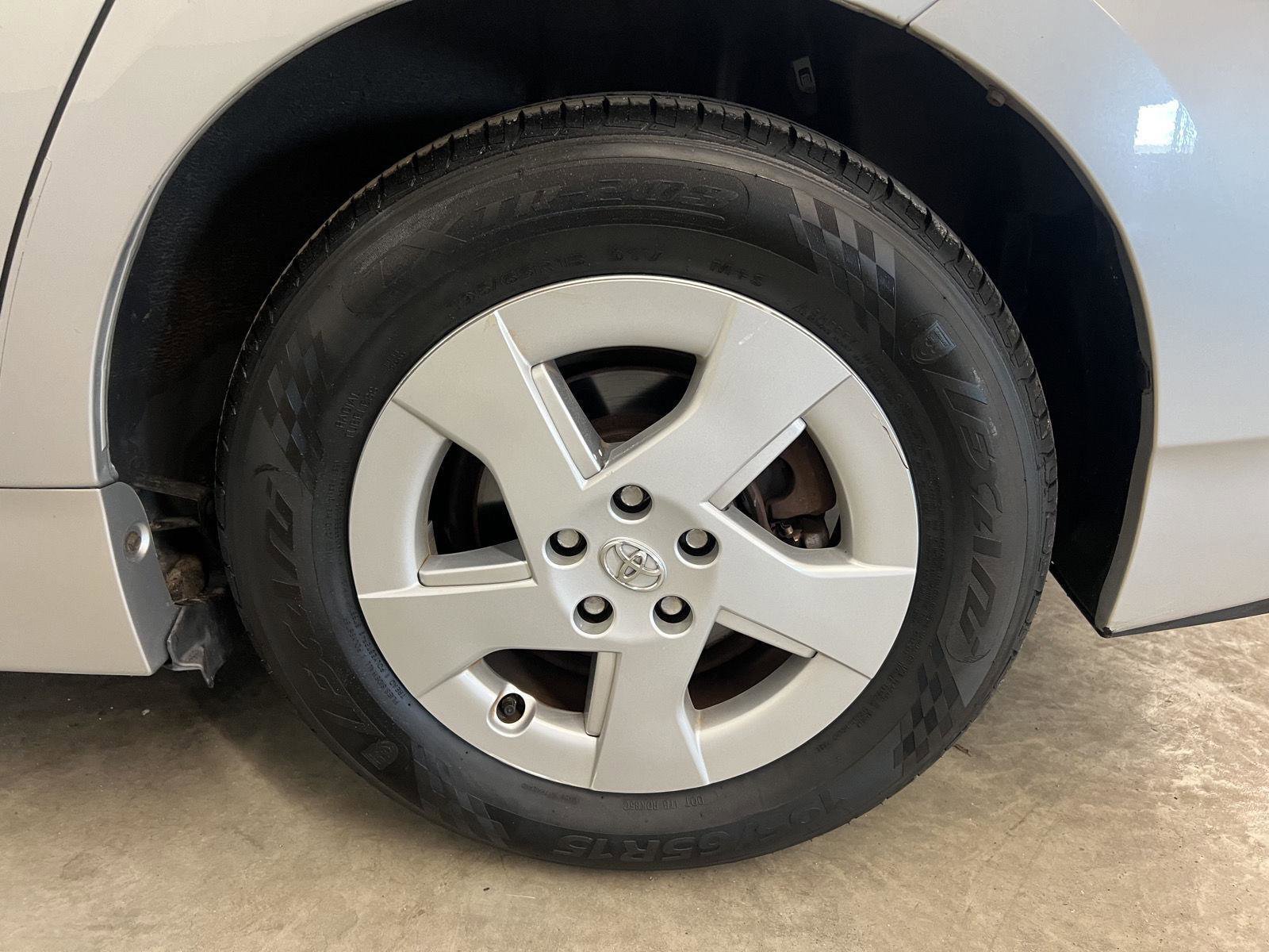 Used 2010 Toyota Prius Five image 33
