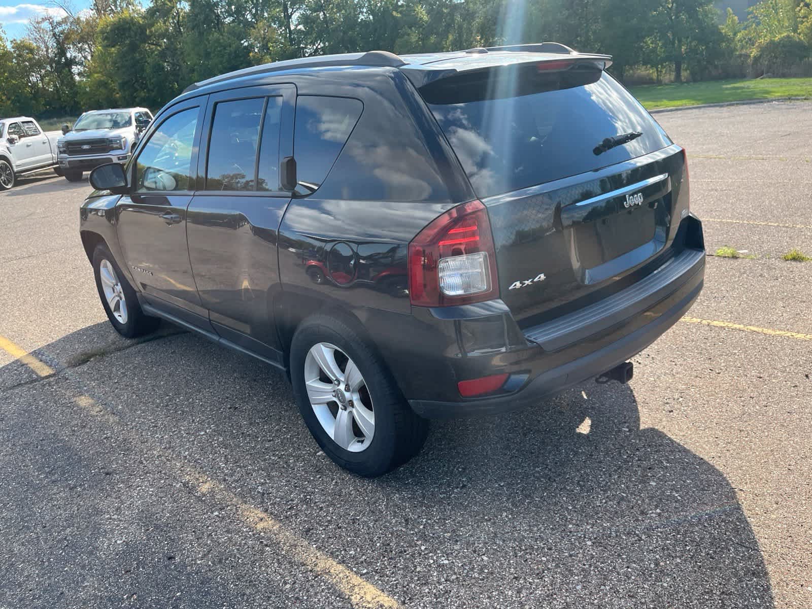 Used 2017 Jeep Compass Latitude AWD/4WD image 9