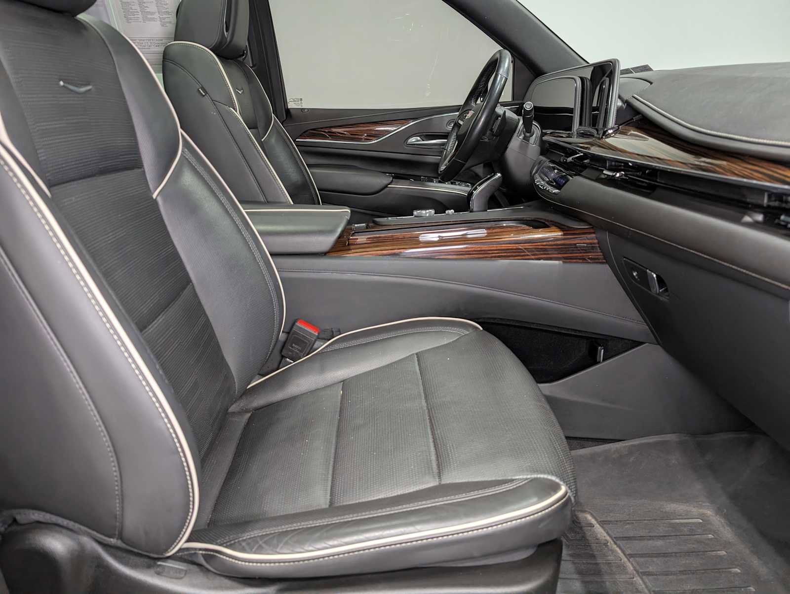 Used 2021 Cadillac Escalade Premium Luxury image 47