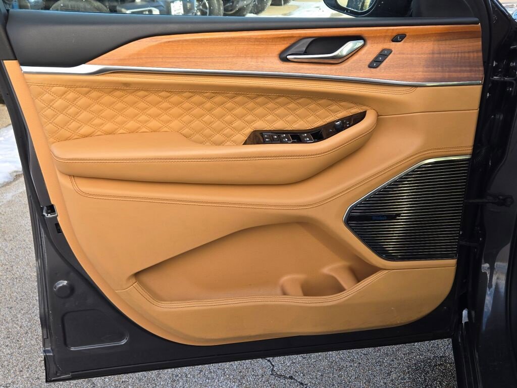 Used 2024 Jeep Grand Cherokee L Summit image 25