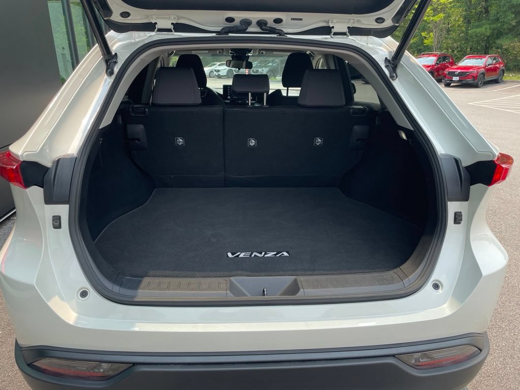 Used 2021 Toyota Venza LE w/ Carpet Mat Package (TMS) AWD/4WD image 6