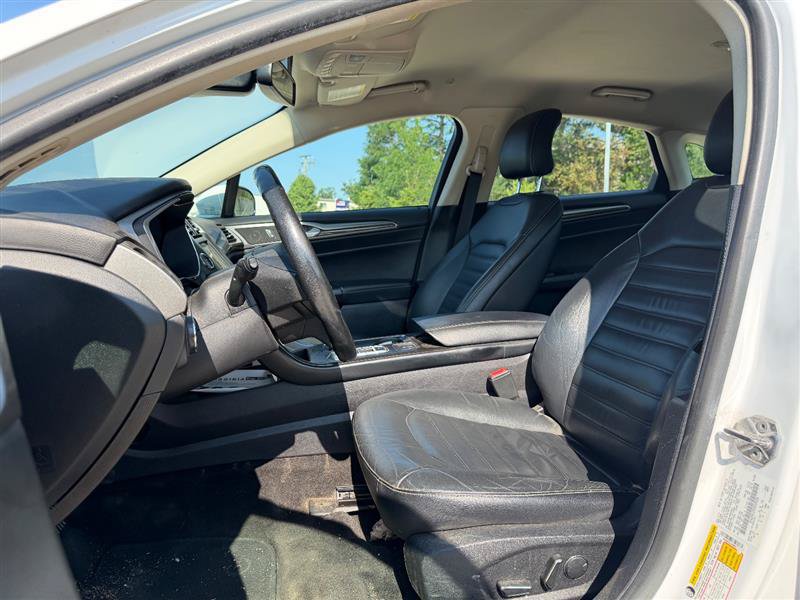 Used 2017 Ford Fusion SE w/ Equipment Group 602A FWD image 12
