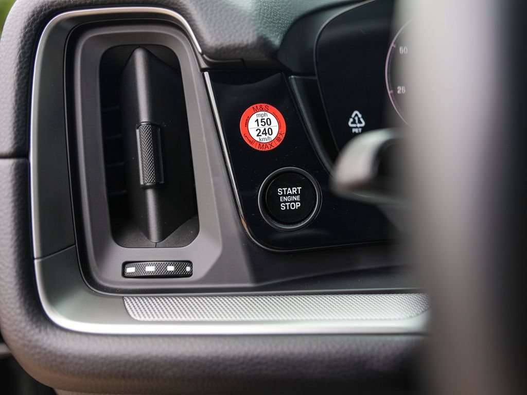 Certified 2025 Porsche Cayenne AWD/4WD image 21