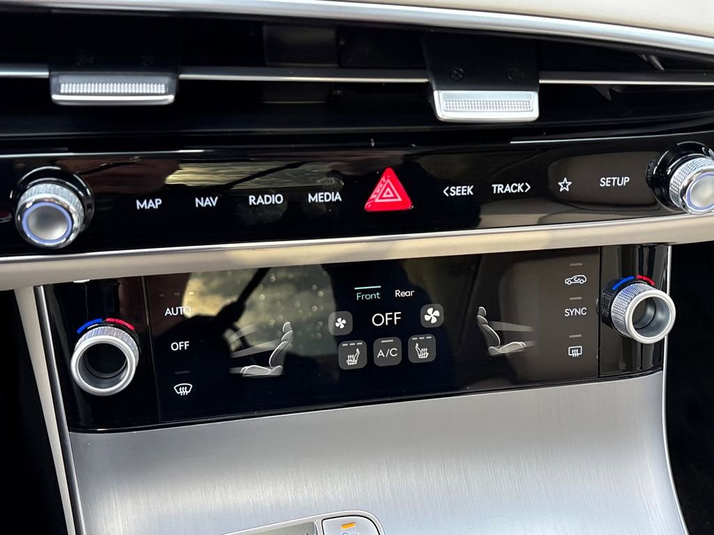 New 2026 Genesis GV70 2.5T Select image 18