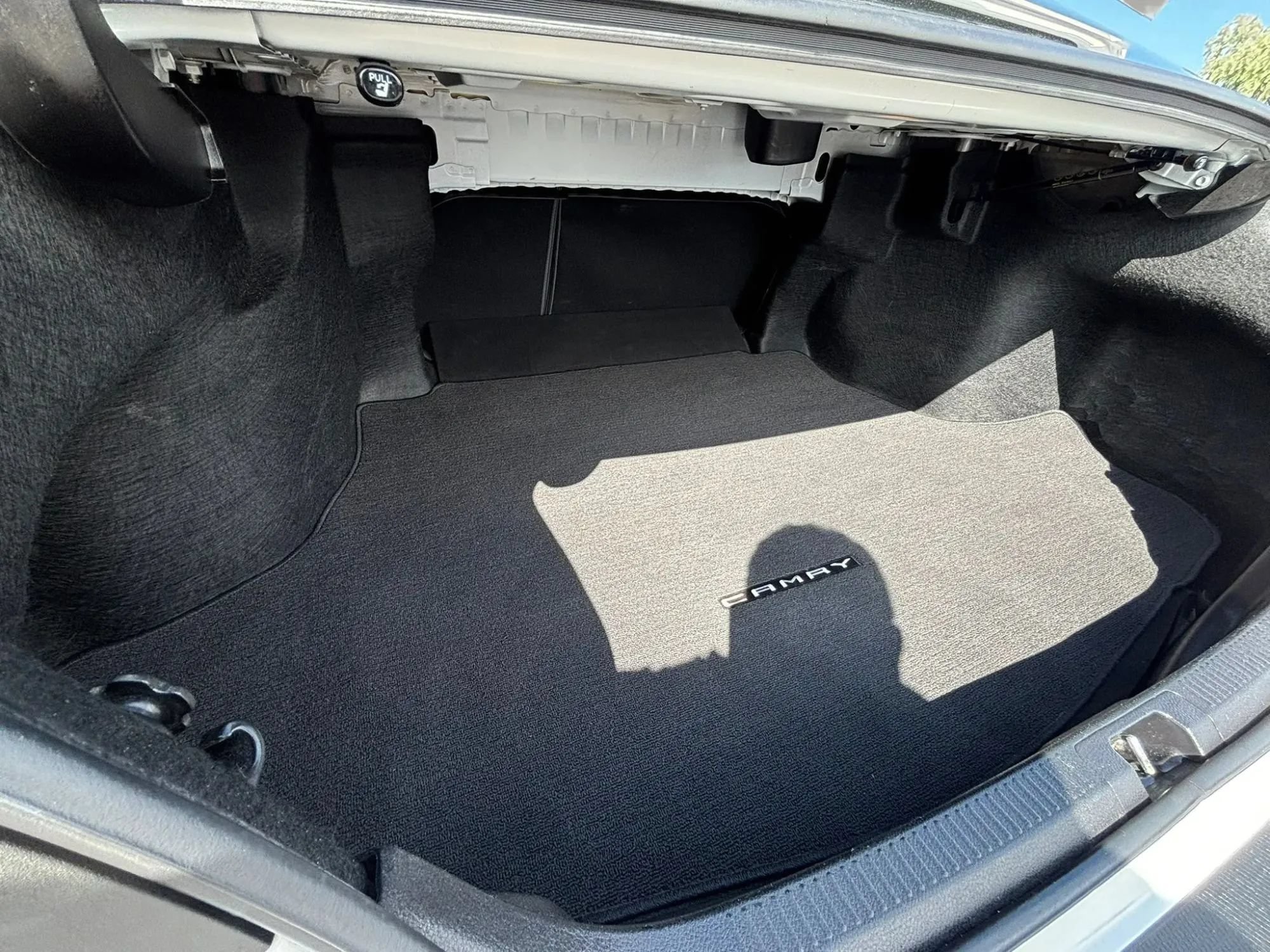 Used 2018 Toyota Camry SE FWD image 18