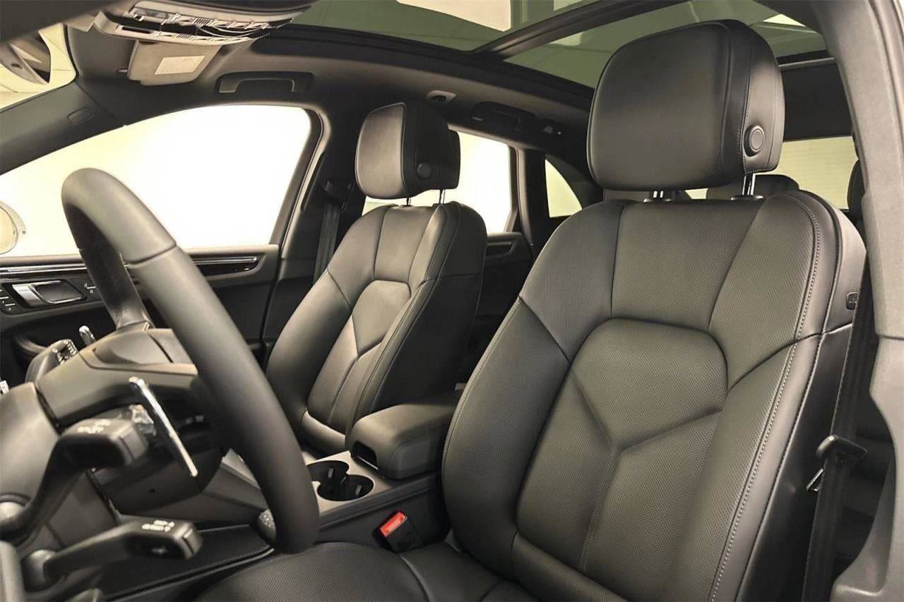 New 2025 Porsche Macan image 38