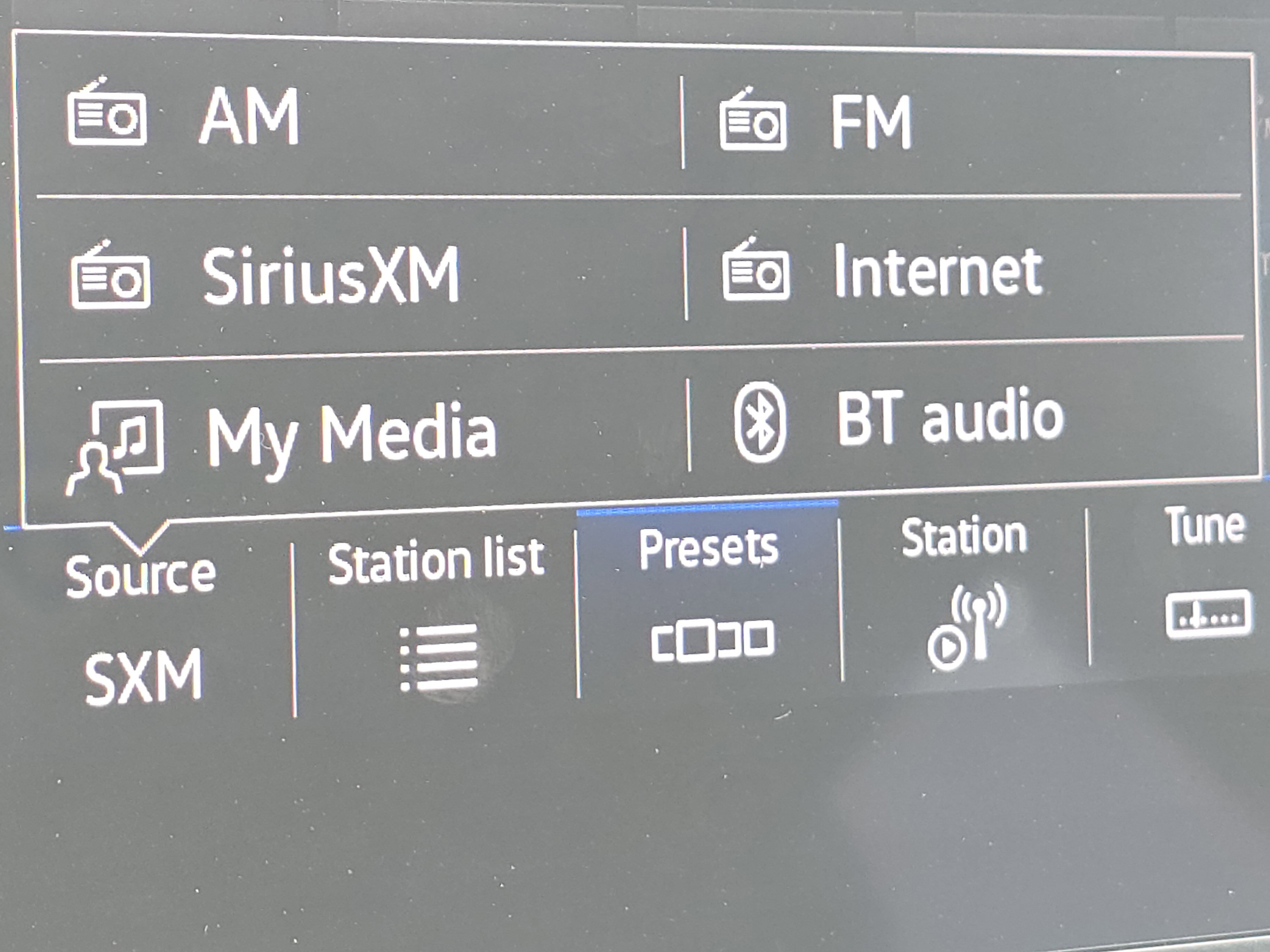 Certified 2022 Volkswagen Tiguan SE image 13