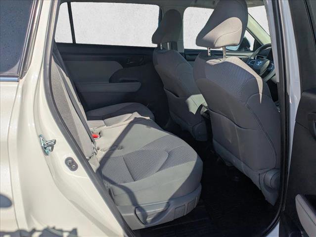 Used 2023 Toyota Highlander L image 17