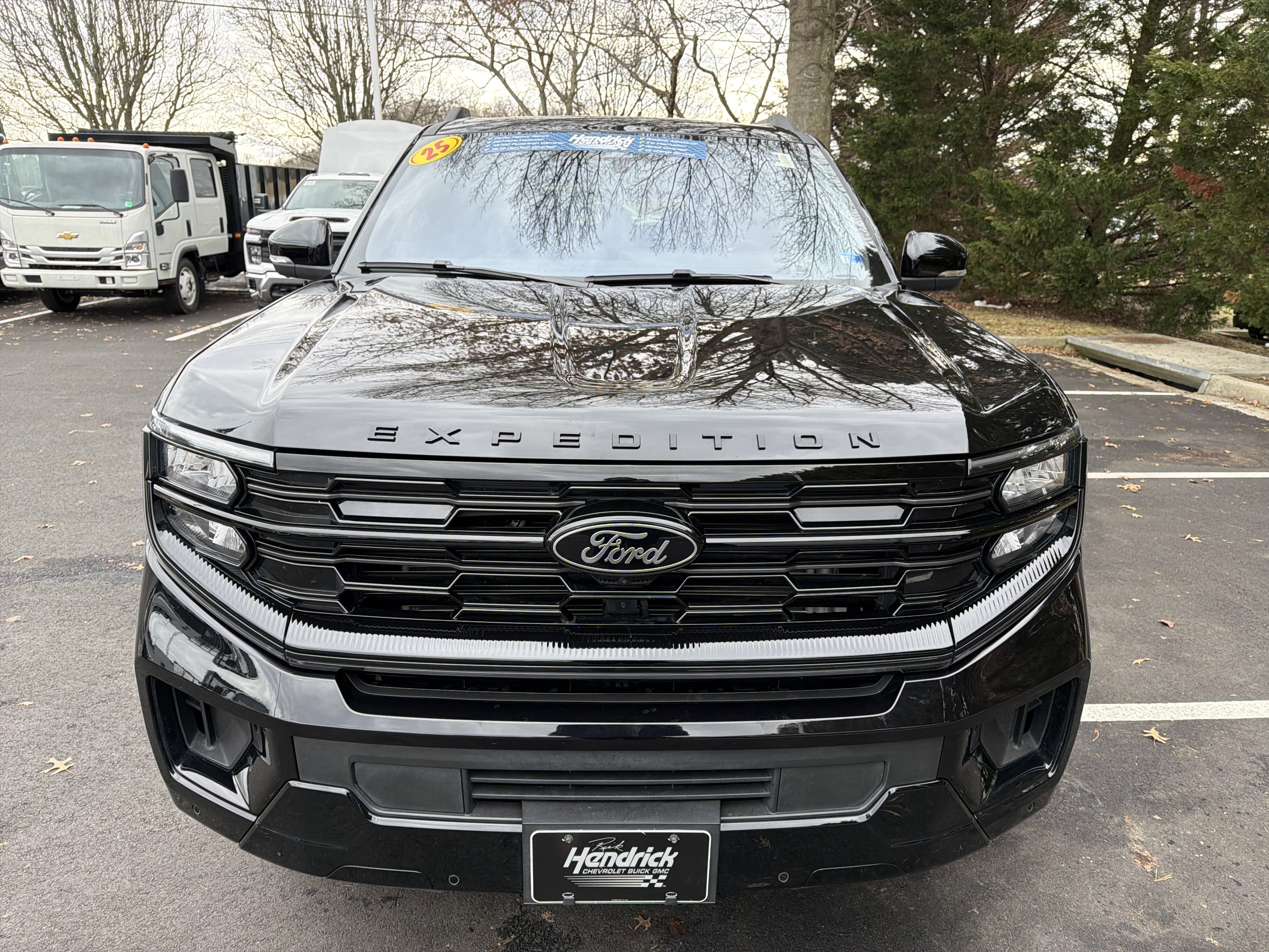 Used 2025 Ford Expedition Max Platinum w/ Stealth Appearance Package image 3