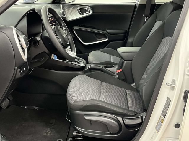 Used 2025 Kia Soul LX w/ LX Technology Package FWD image 15