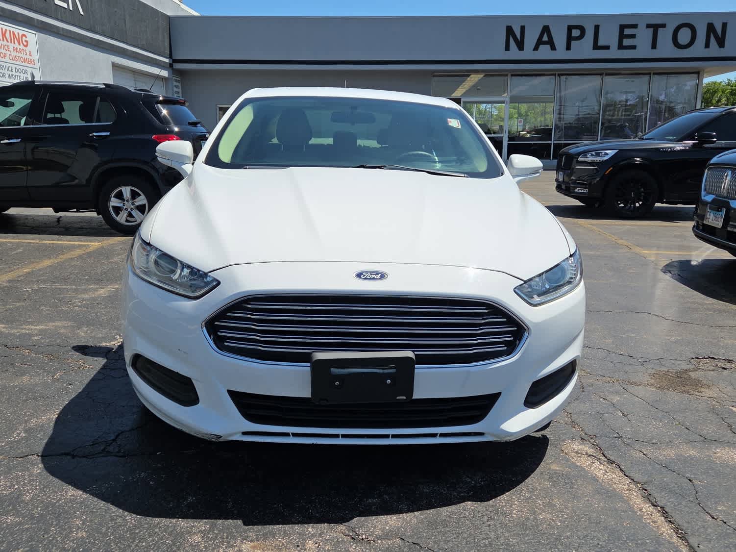 Used 2015 Ford Fusion SE FWD image 2