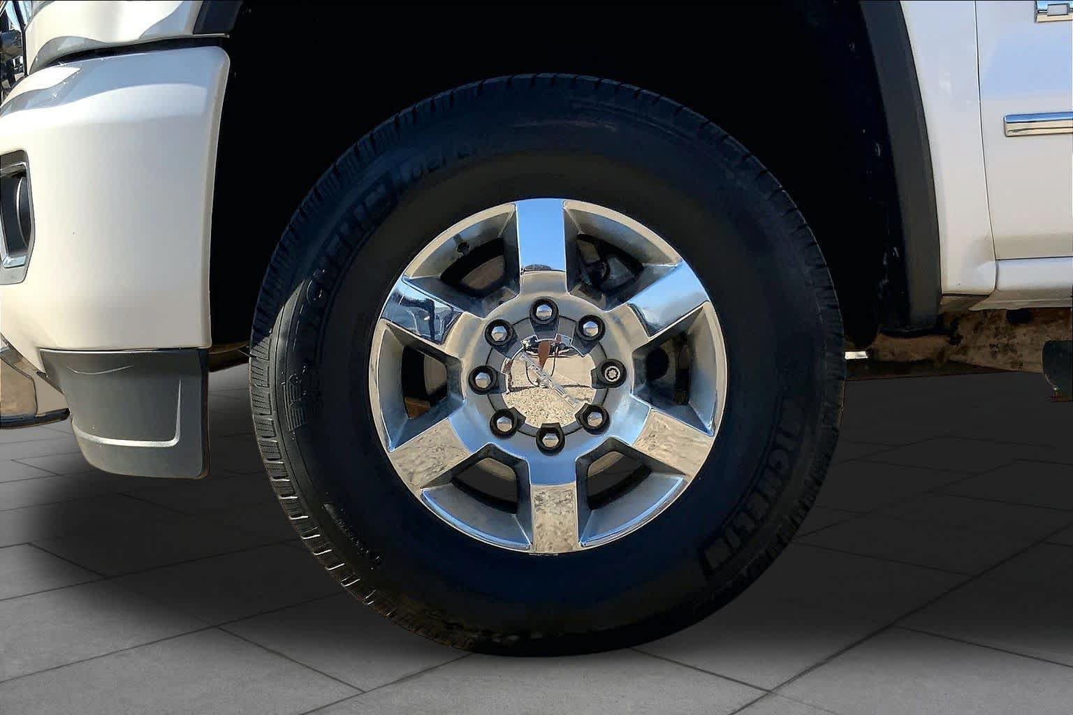 Used 2018 GMC Sierra 3500 Denali w/ Duramax Plus Package AWD/4WD image 11