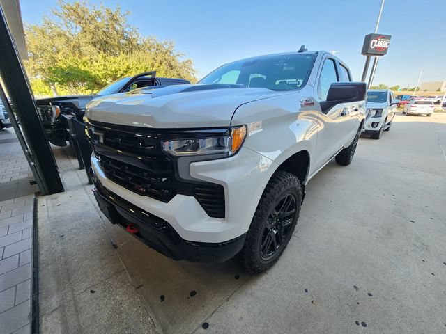 Used 2024 Chevrolet Silverado 1500 LT Trail Boss w/ Convenience Package II AWD/4WD image 3