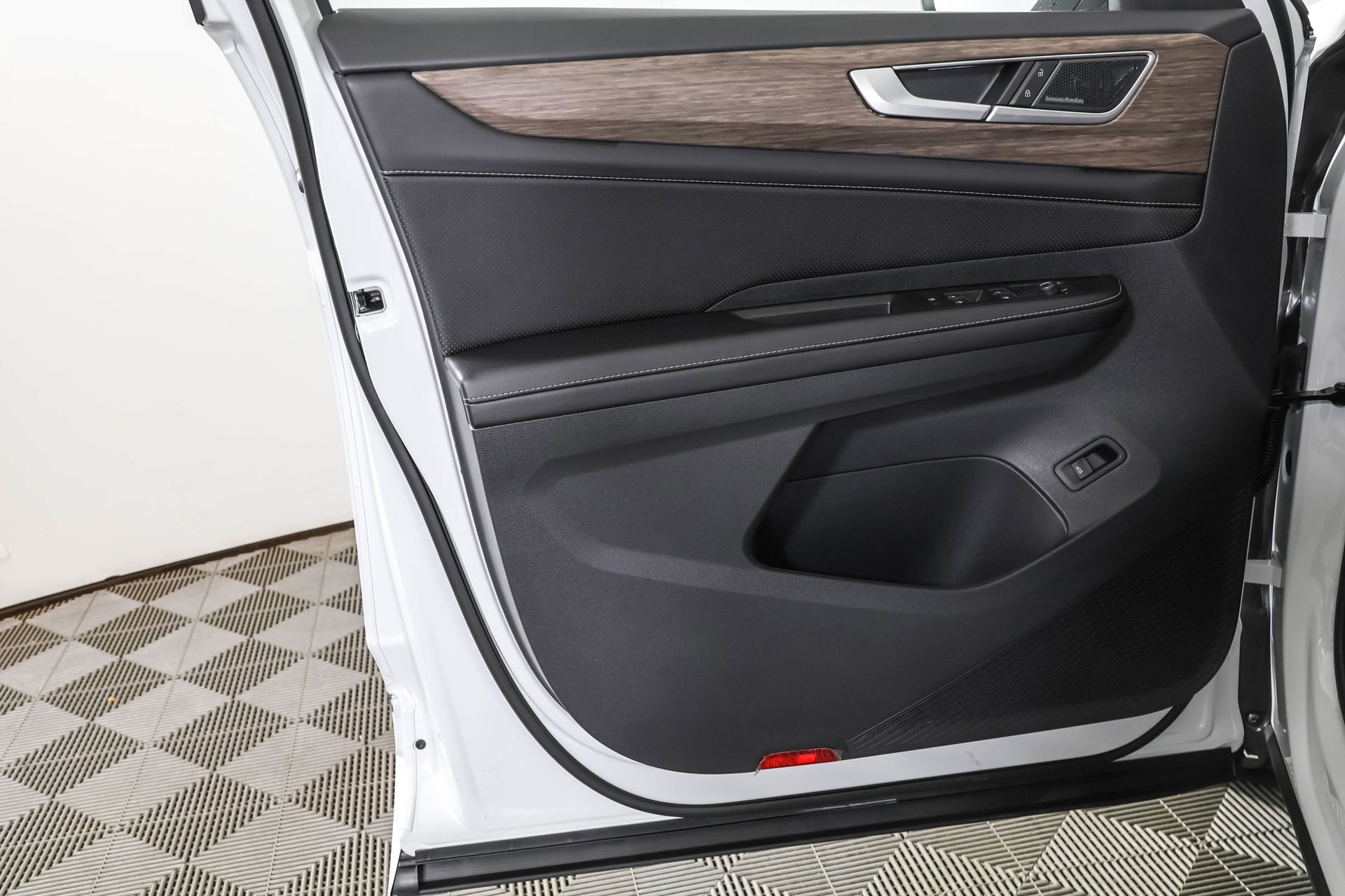 New 2026 Volkswagen Atlas SEL Premium R-Line image 32