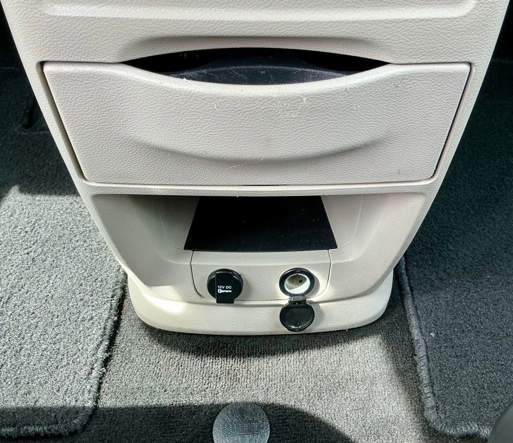 Used 2018 Dodge Grand Caravan SE w/ UConnect Hands-Free Group FWD image 34
