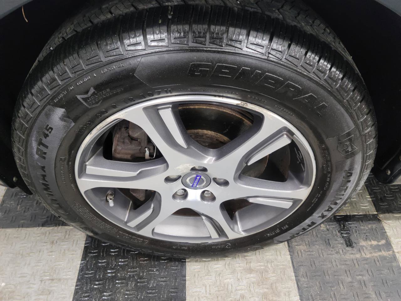 Used 2015 Volvo XC60 T6 w/ Proximity Package image 33