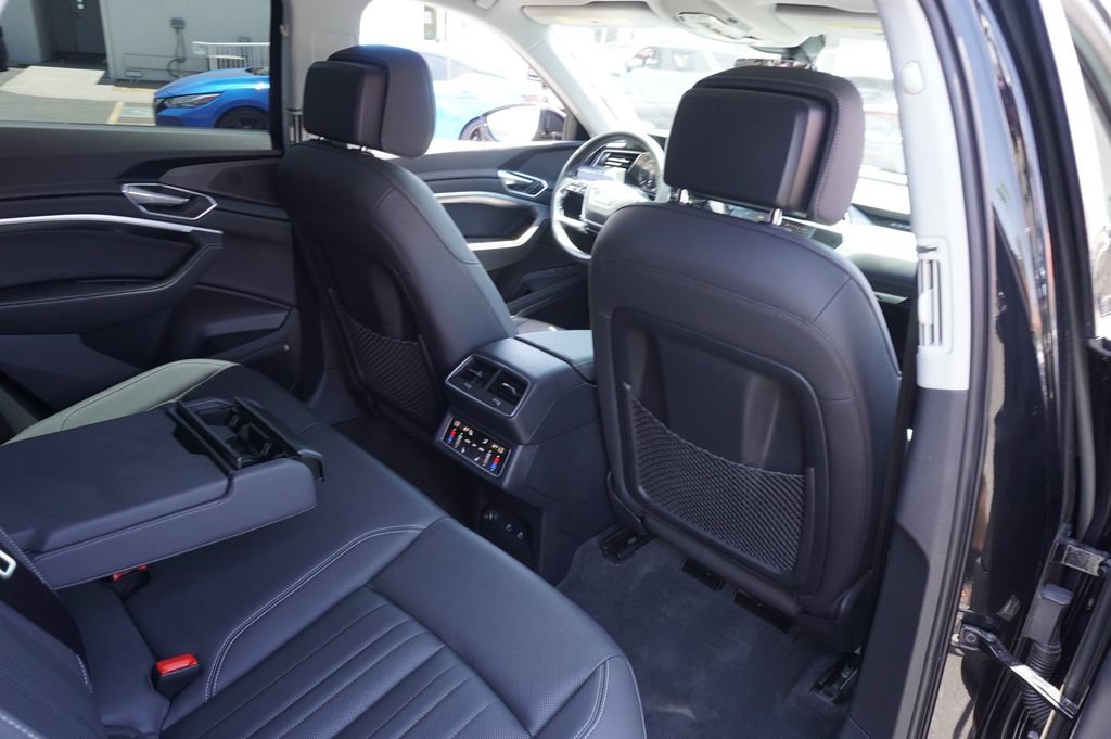 Used 2022 Audi e-tron Premium Plus w/ Premium Plus Package AWD/4WD image 10