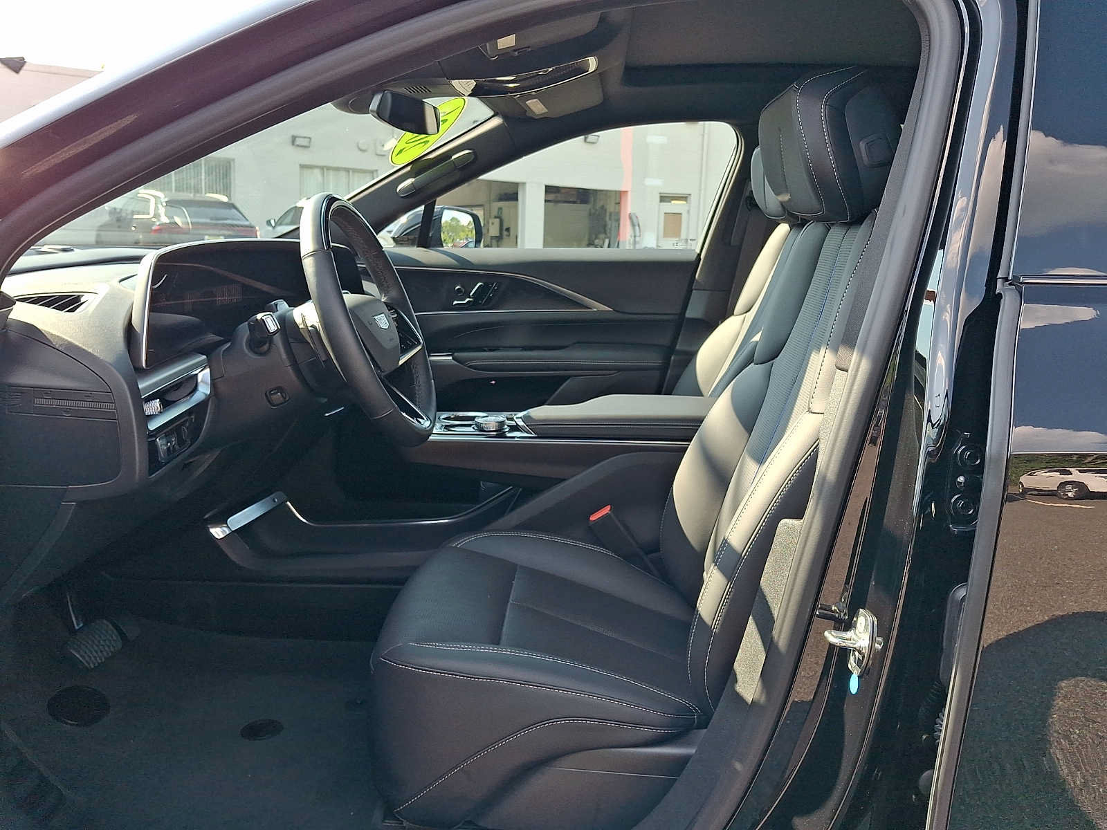 Used 2026 Cadillac Lyriq Luxury AWD/4WD image 13