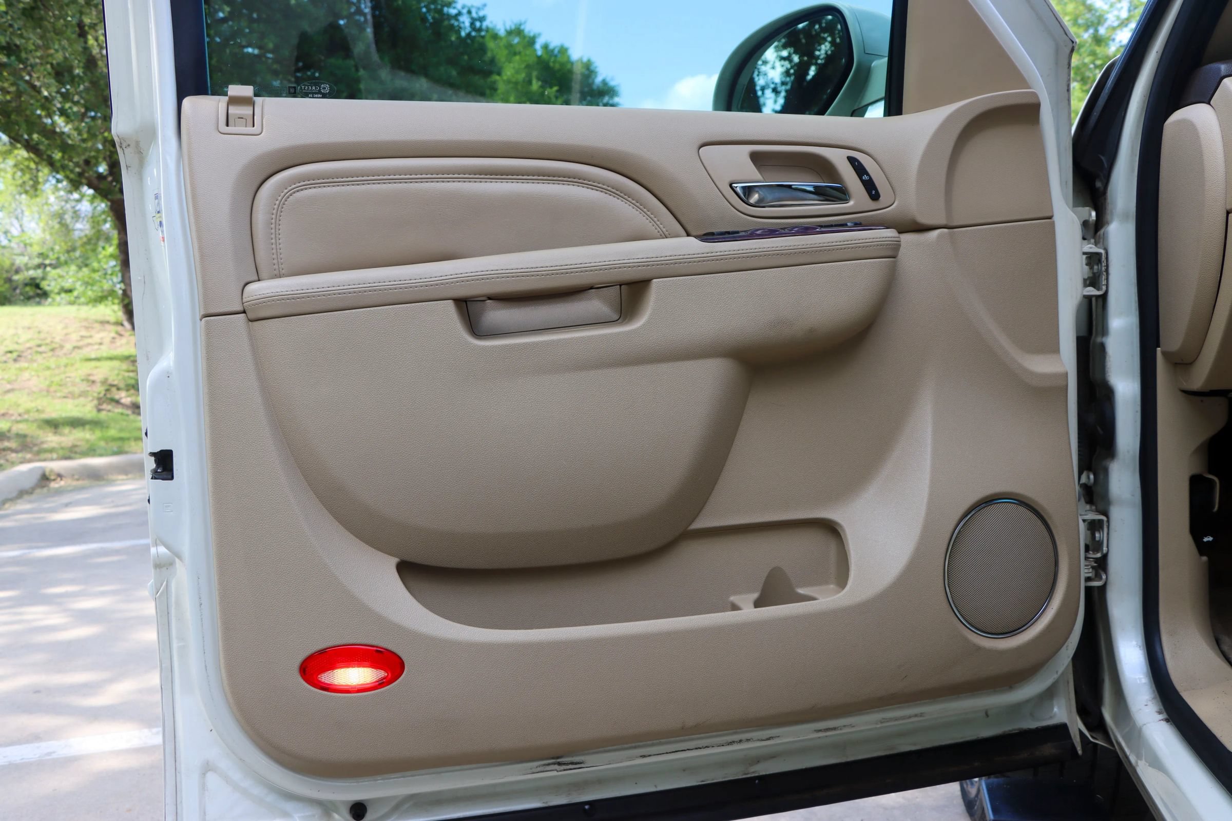 Used 2014 Cadillac Escalade Premium RWD image 13