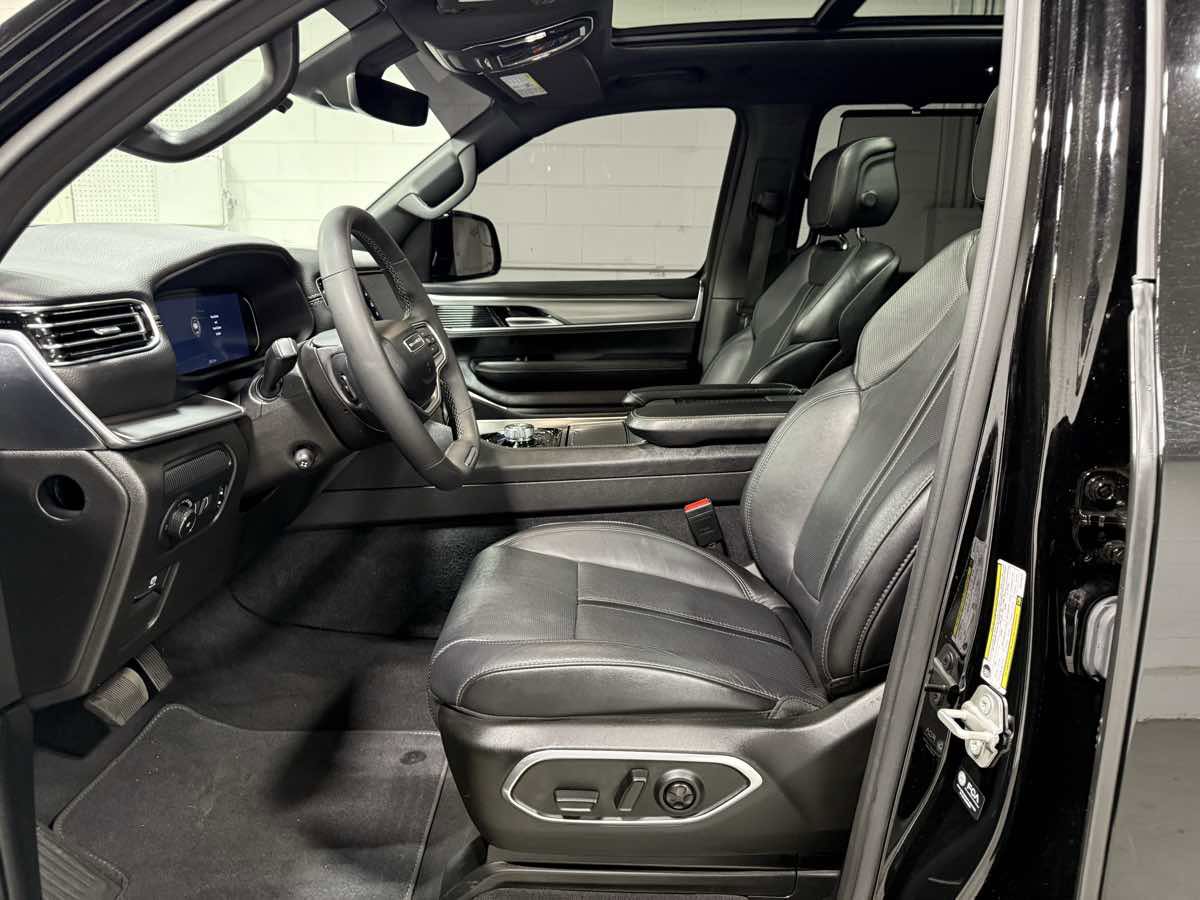 Used 2024 Jeep Wagoneer Series II w/ Convenience Group I image 10