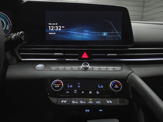 Used 2024 Hyundai Elantra Limited FWD image 25