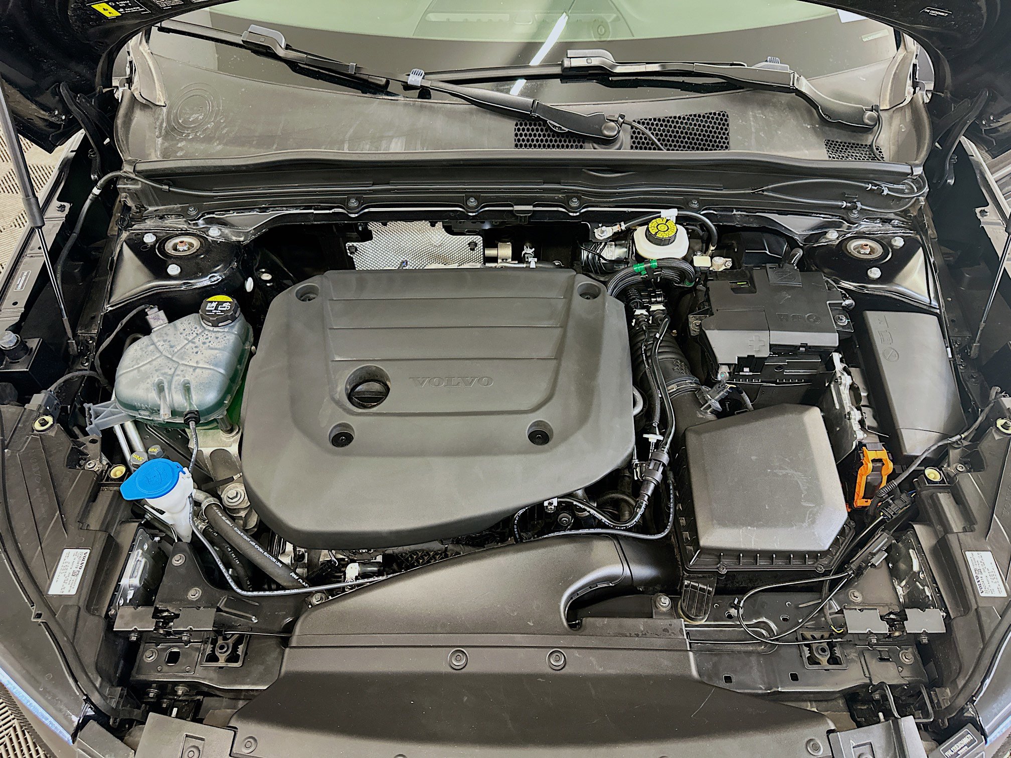 Used 2025 Volvo XC40 B5 Plus AWD/4WD image 35