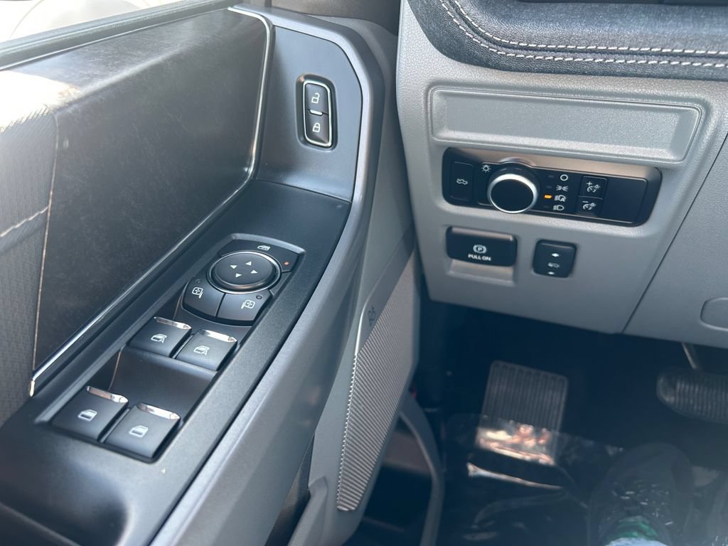 Used 2025 Ford F150 Lightning Flash AWD/4WD image 23