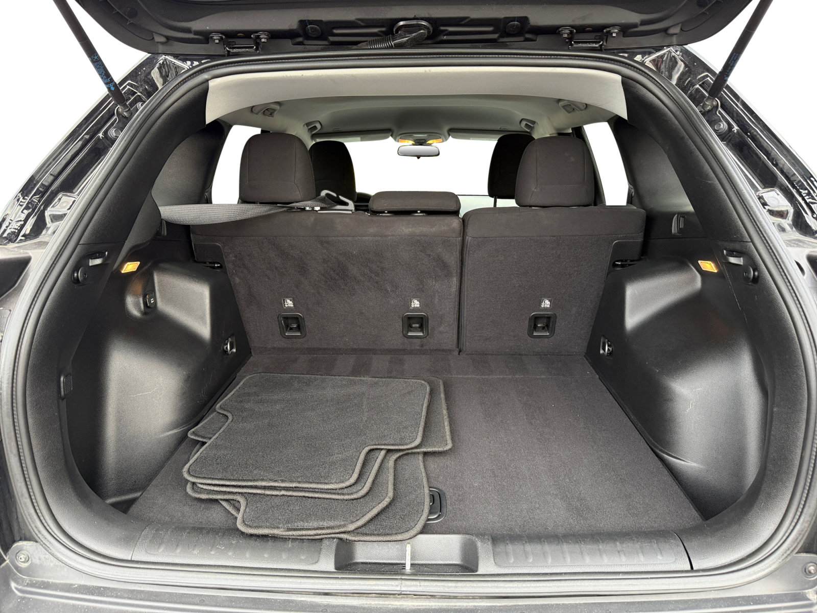 Used 2019 Jeep Cherokee Latitude w/ Popular Appearance Group image 17