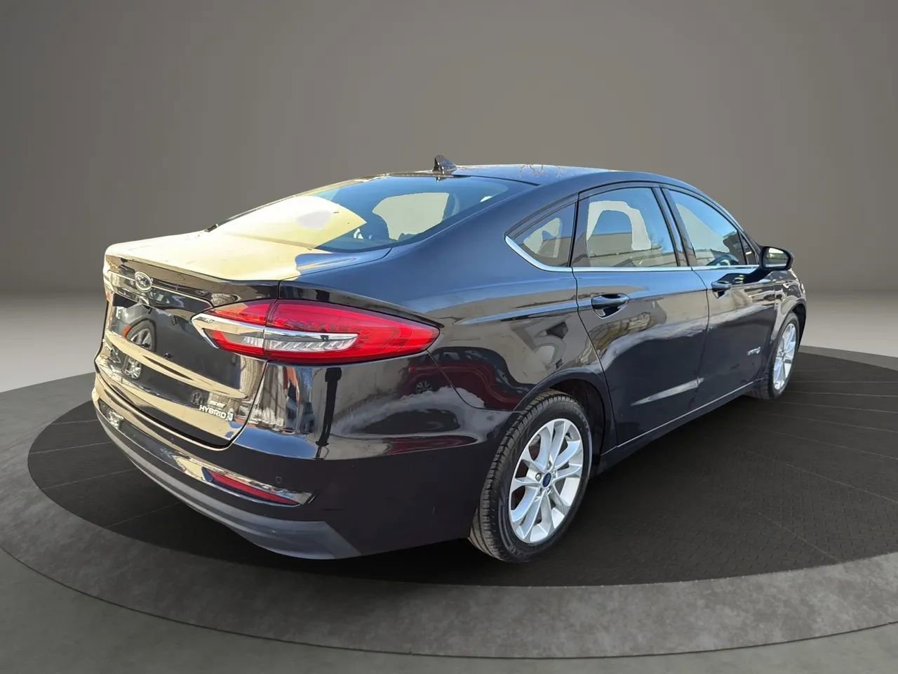 Used 2019 Ford Fusion SE image 5