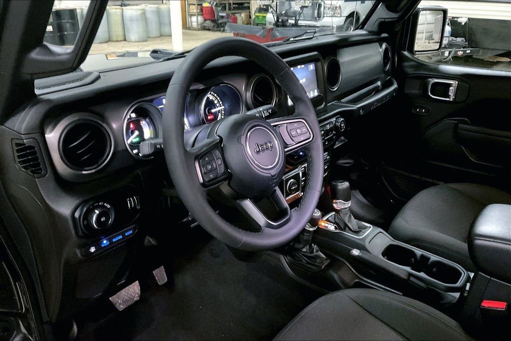 Used 2023 Jeep Wrangler Unlimited AWD/4WD image 13