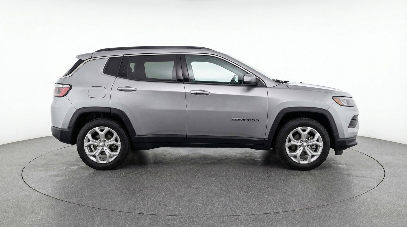 Used 2025 Jeep Compass Latitude image 11