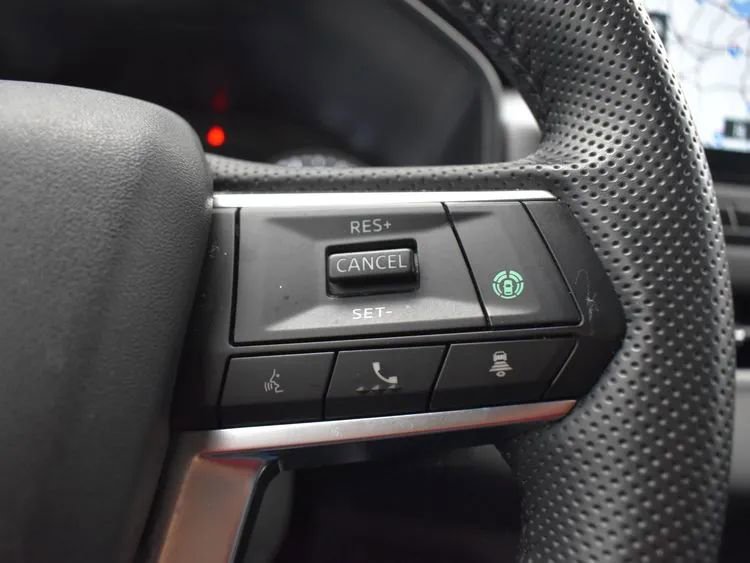 Used 2025 Mitsubishi Outlander SE image 22