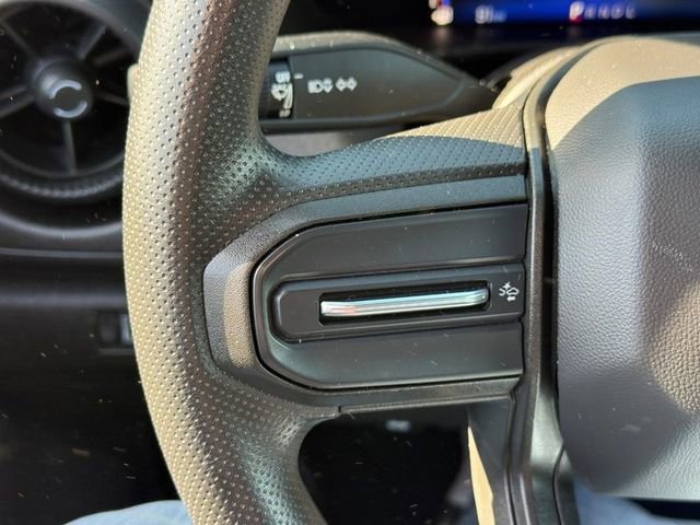 Used 2023 Chevrolet Colorado W/T image 18