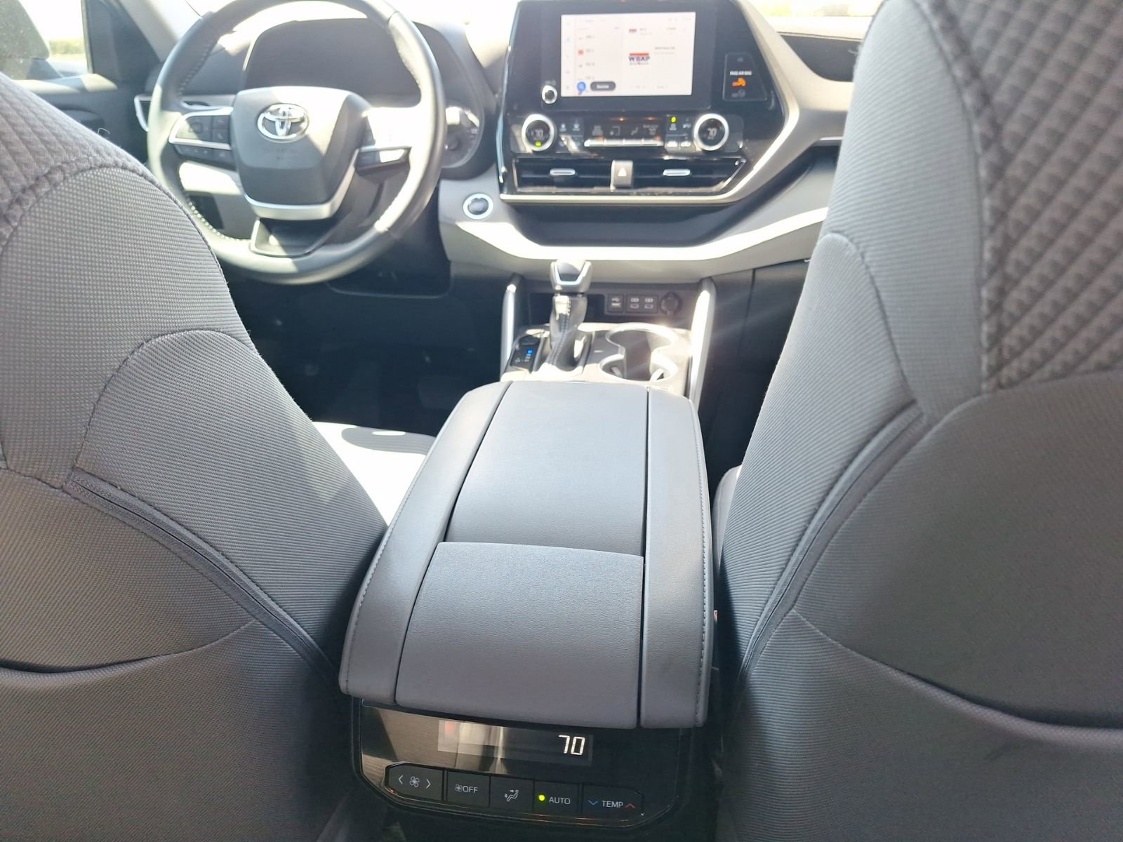 Used 2023 Toyota Highlander LE FWD image 31