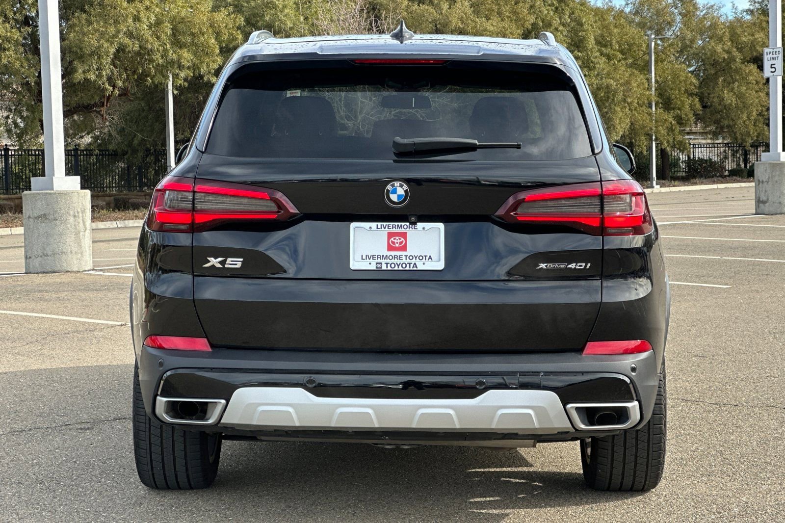 Used 2022 BMW X5 xDrive40i w/ Parking Assistance Package AWD/4WD image 5