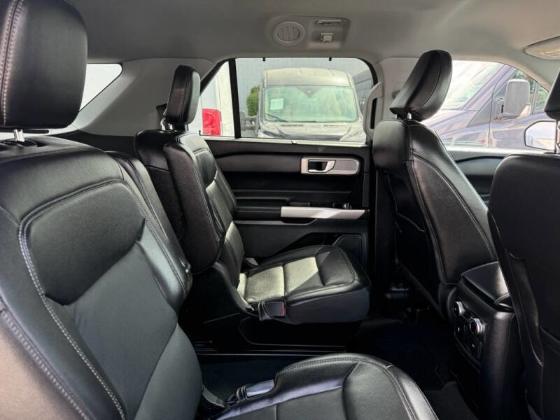 Used 2023 Ford Explorer Limited image 12