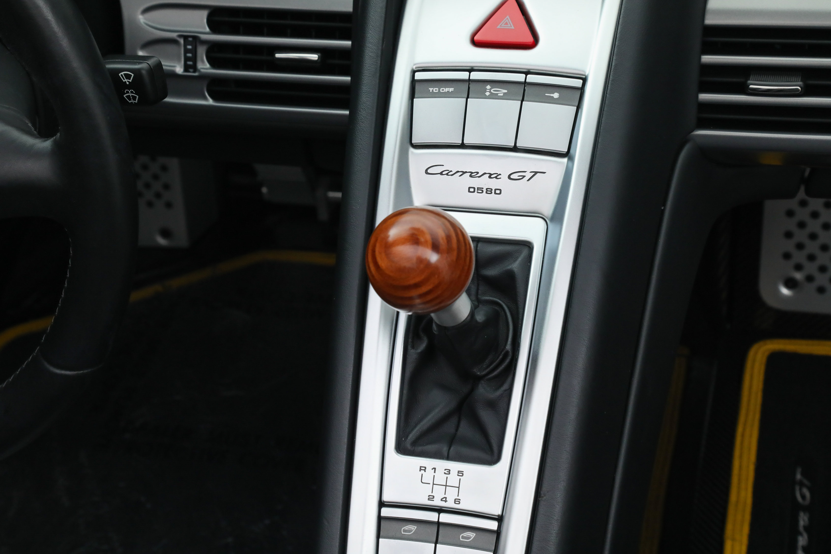 Used 2005 Porsche Carrera GT RWD image 21