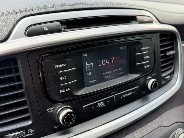Used 2016 Kia Sorento LX w/ LX Convenience Package image 19
